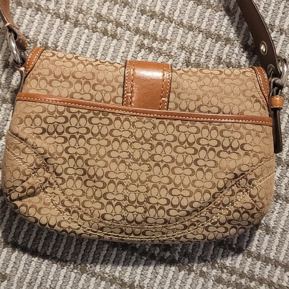 Coach purse garunteed authentic - Picture 2 of 3